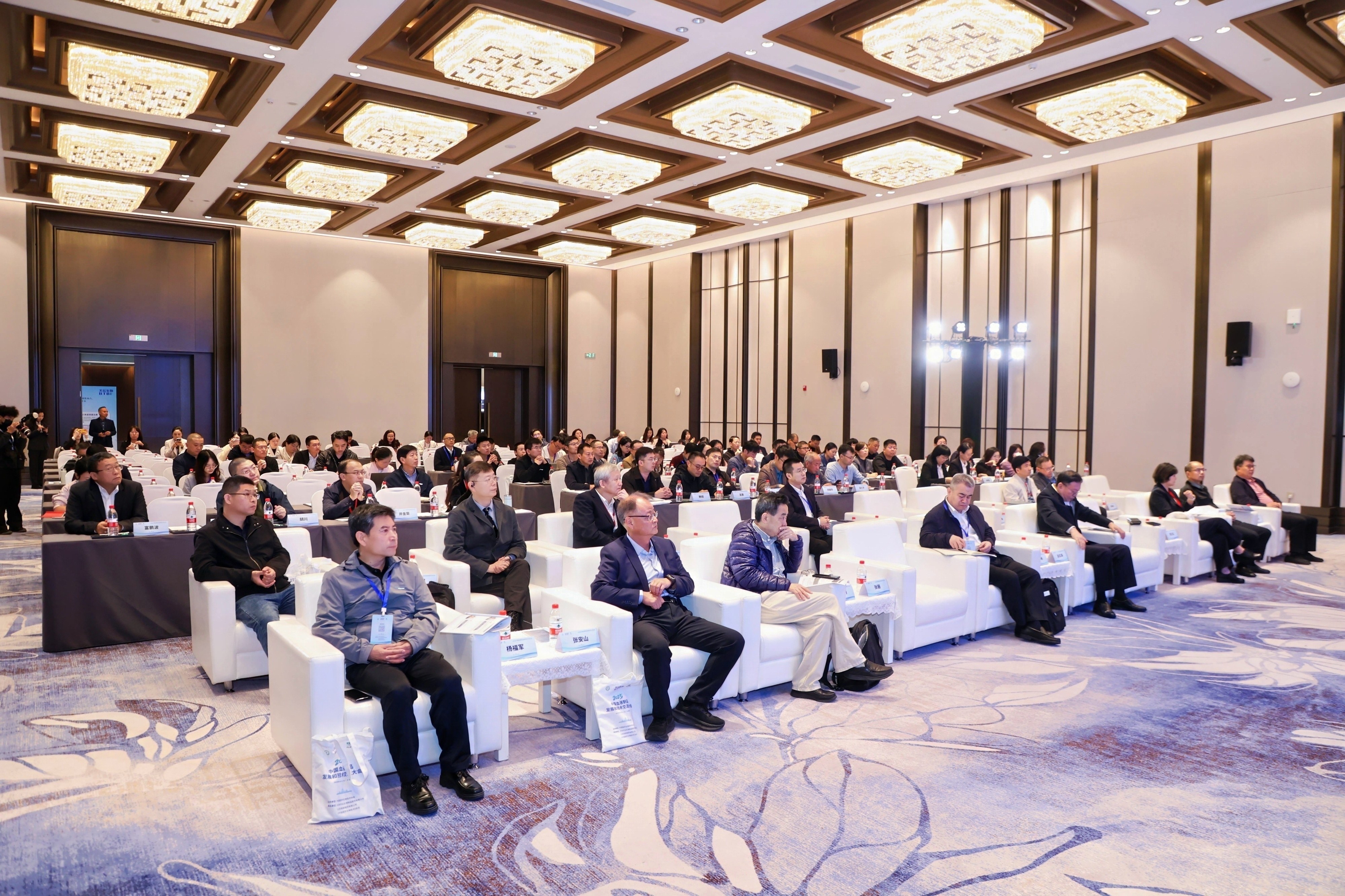 共繪行業(yè)發(fā)展新藍(lán)圖 | 國藥天壇參加2025中國血液制品發(fā)展和技術(shù)交流大會